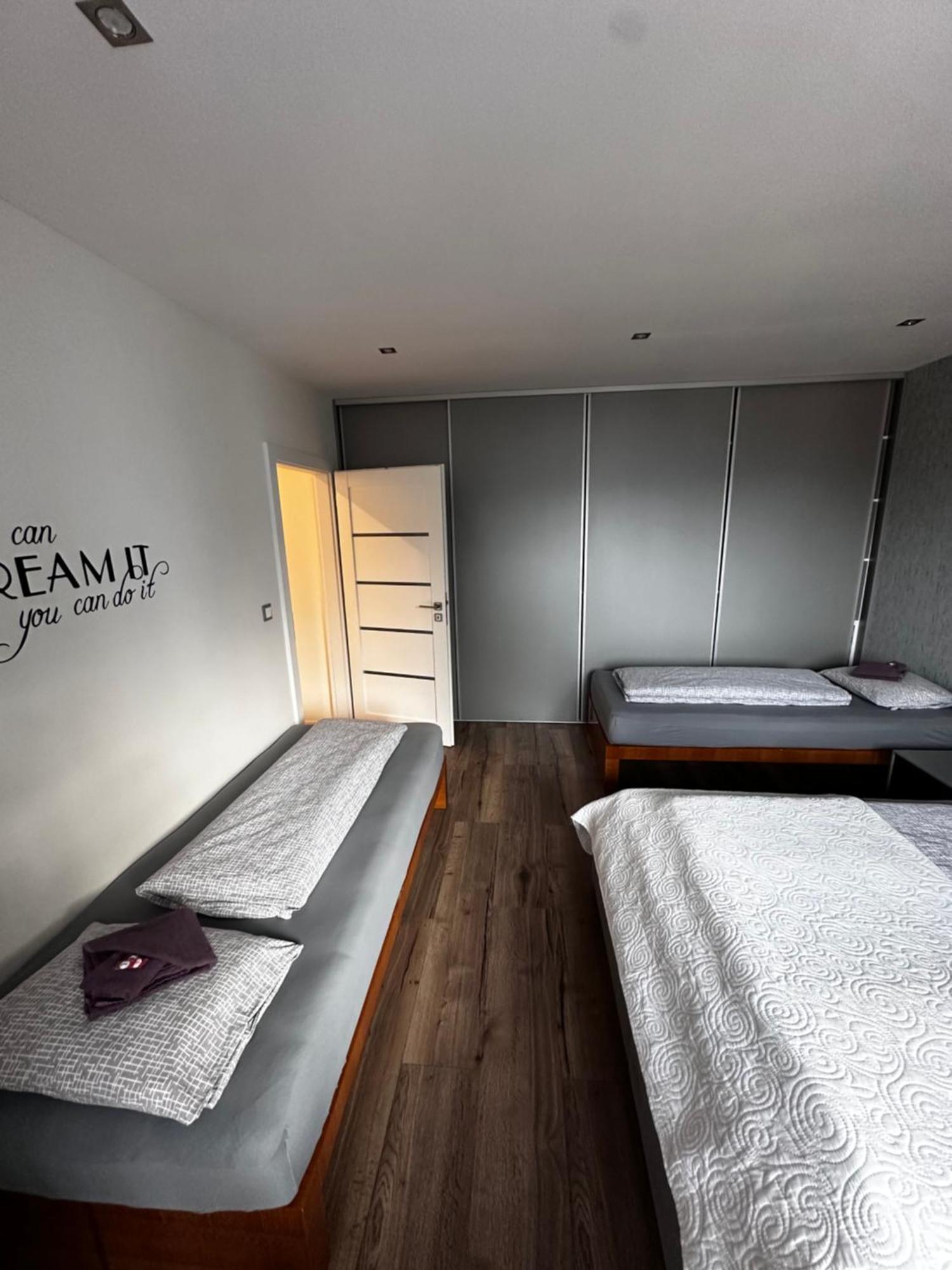 We Apartment - Close To The Center & City View, Self Check-In 24H 班斯卡-比斯特里察 外观 照片